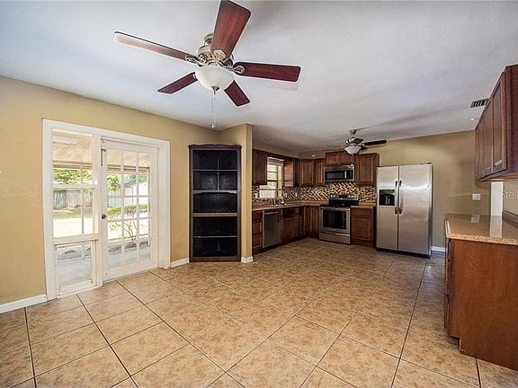 5th image of 929 Bonnie Dr