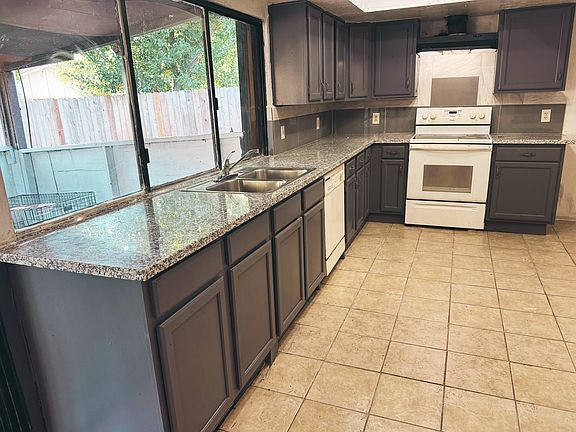 4th image of 2211 Mustang Springs Dr