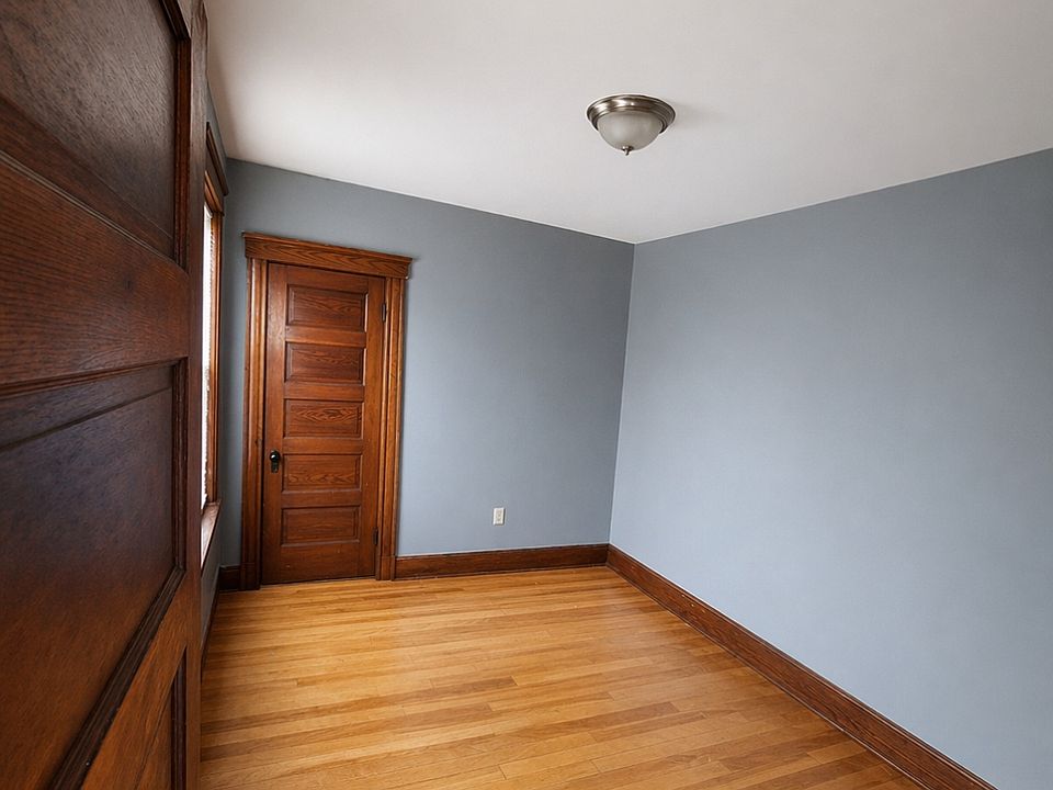 1st bedroom, with closet and 2 windows.