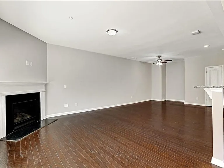 1237 Foxcroft Ln — Photo 10