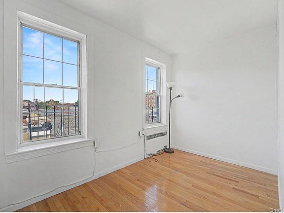 4th image of 88-11 Elmhurst #D2