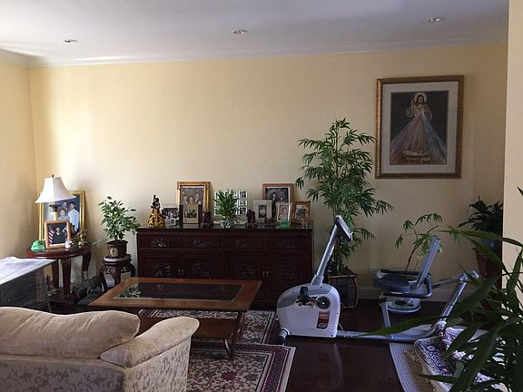 4th image of 1325 Portola Dr