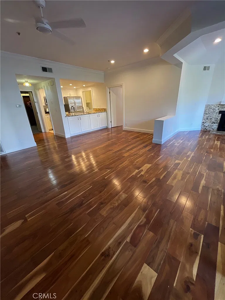 2559 Plaza Del Amo — Photo 4