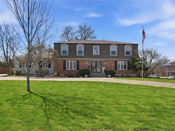 4950 Parish Dr, Roeland Park, KS 66205