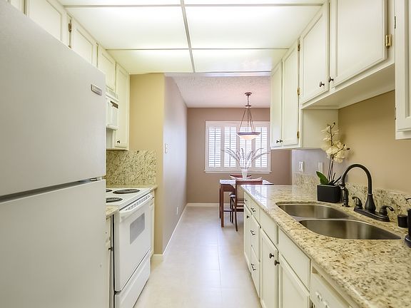 4th image of 355 S Madison Ave Unit 208