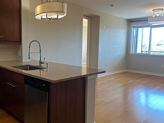 5th image of 200 Manufacturers Rd APT 407