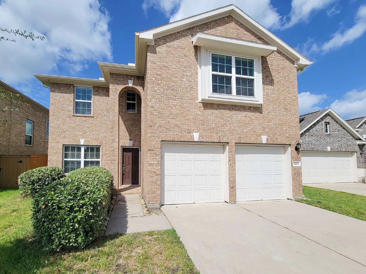 3 bed, 2.5 bath, 1922 sqft, $2,050 — Photo 2