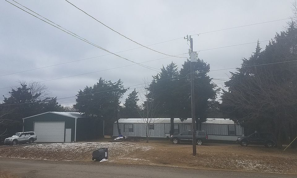 Circle drive in front yard