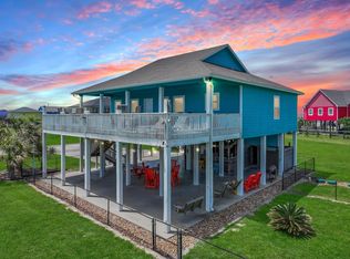 962 Surfside Dr, Crystal Beach, TX 77650