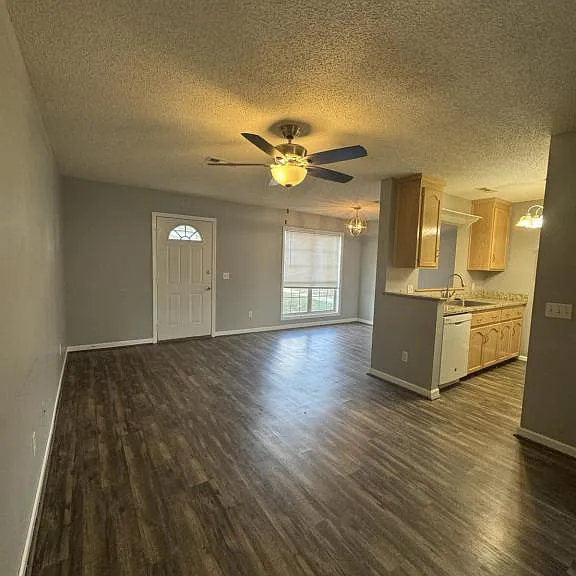 114 Palm Dr — Photo 8