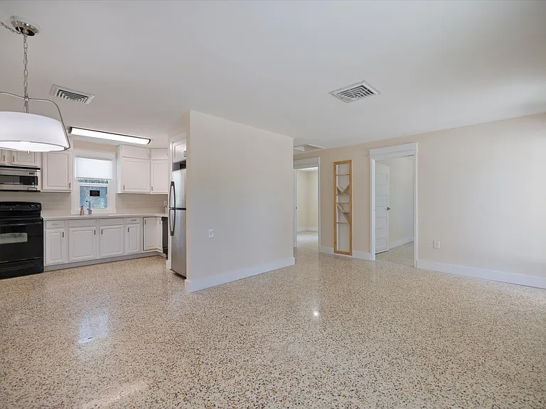 202 Pine Rd — Photo 5