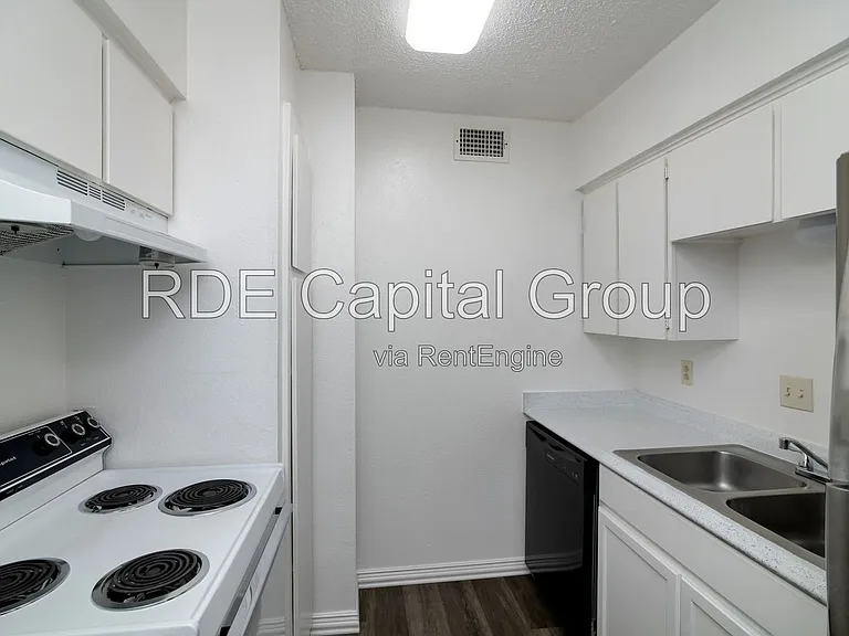 7048 Glenview Dr #44 — Photo 10