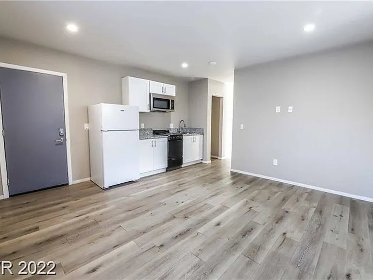 2201 Fairfield Ave — Photo 2