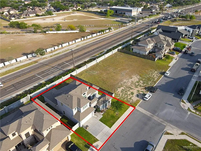 2410 Colvin Ave — Photo 32