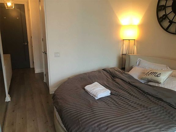 5th image of 155 Yorkville Ave #302