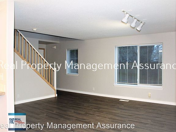 3rd image of 467 SE Brookwood Ave