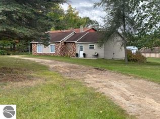 821 W Herrick Rd, Farwell, MI 48622