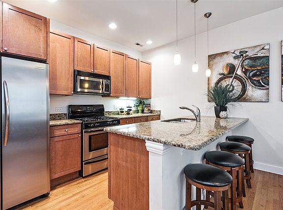 4th image of 1223 W Lawrence Ave #1