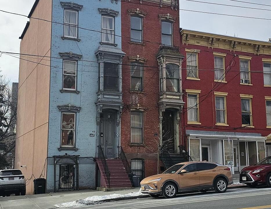 1st image of 44 Clinton Ave