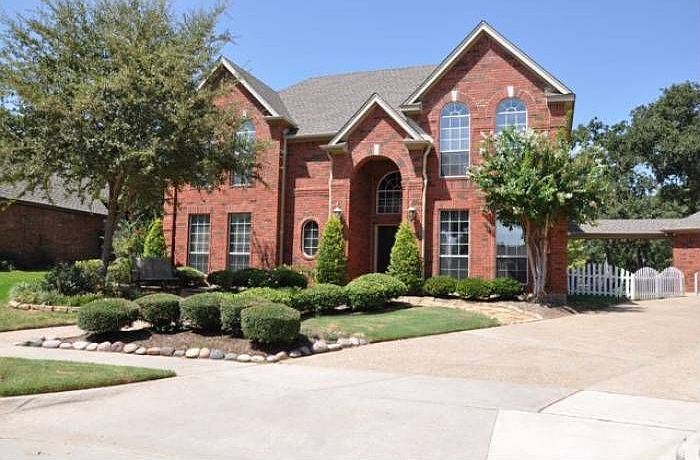 Beautiful curb appeal!