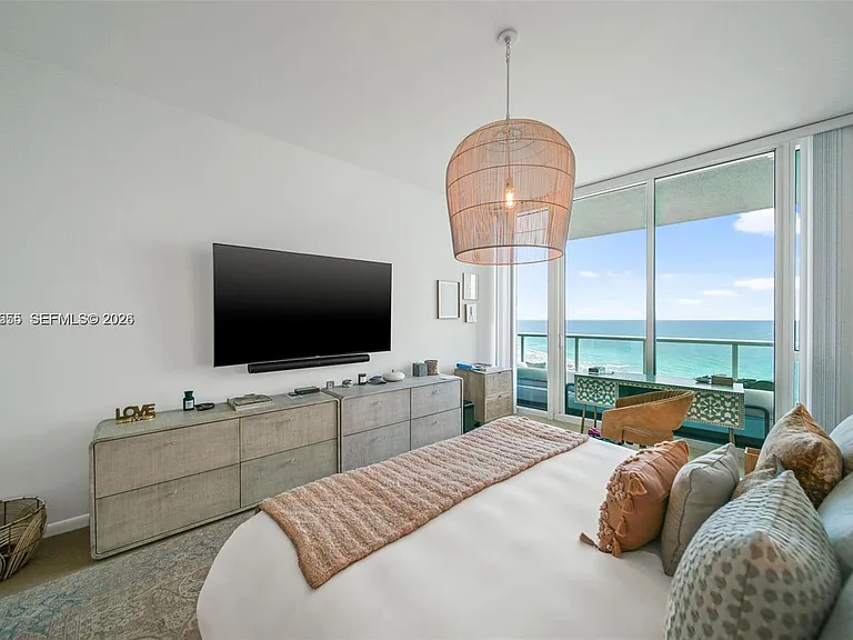 100 S Pointe Dr #1608 — Photo 17