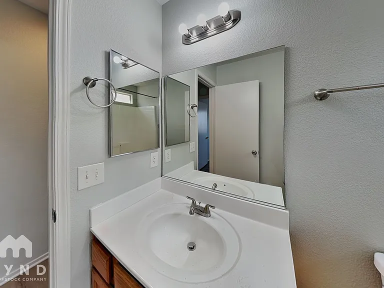 6271 Stone Hollow Ave — Photo 14