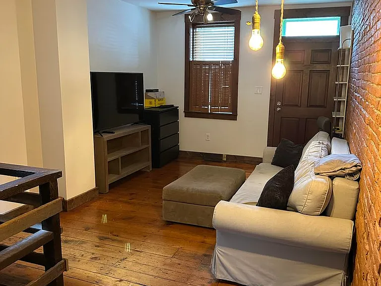 222 W Walnut St — Photo 6