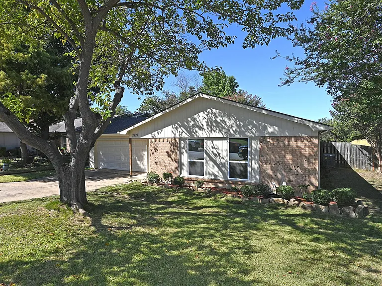 2227 Newbury Dr — Photo 11