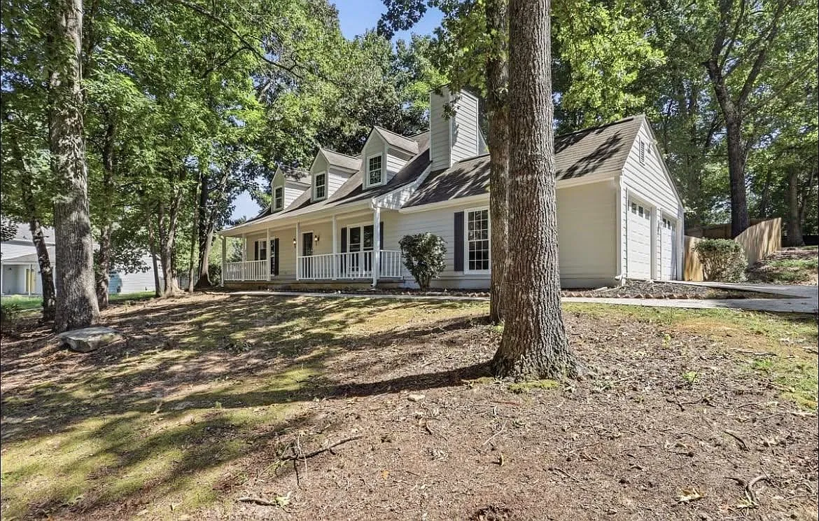 3 bed, 2.5 bath, 1675 sqft, $2,100 — Photo 1