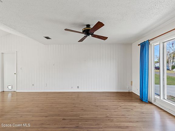 4th image of 3582 Calvados Ave