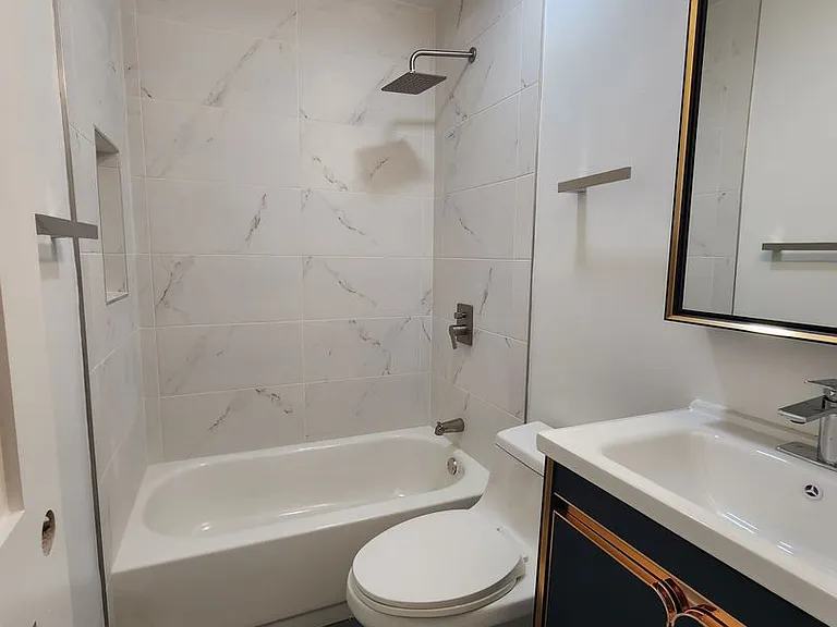 Spacious 2 bedroom unit in a great area in Graduate hospital — Photo 8