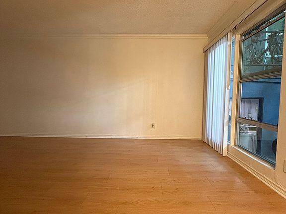 4th image of 7323 Willoughby Ave APT 3