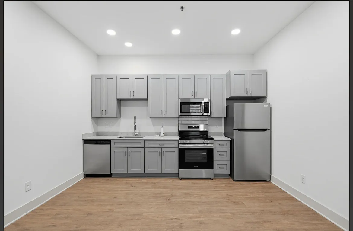 Studio, 366 sqft, $900 — Photo 4
