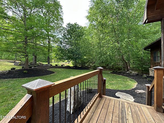 6th image of 150 Red Oak Dr