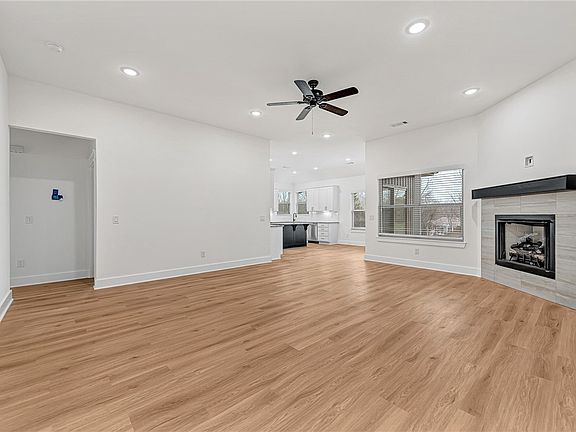 4th image of 94 Sherlock Dr