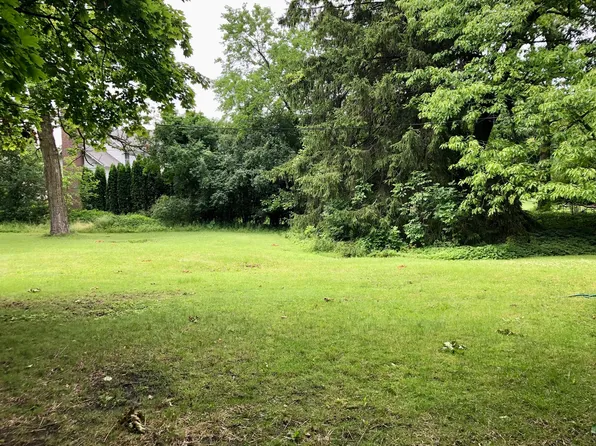 870 Woodbine Ln, Lake Forest, IL 60045