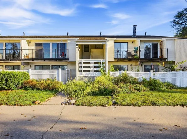 2955 Bowling St SW APT 138, Cedar Rapids, IA 52404