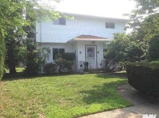 30 Murray Rd, Hicksville, NY 11801