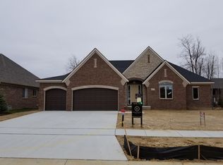 62775 Hillcrest Dr, Washington, MI 48094