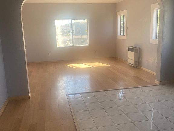 2nd image of 733 W 42nd St