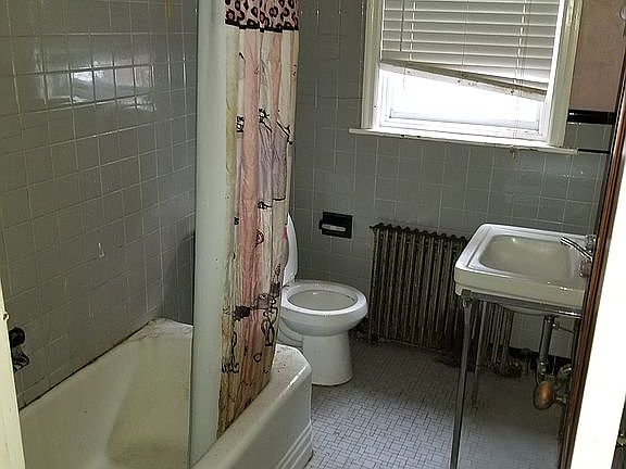 5th image of 7531 Buist Ave