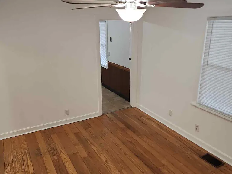 1015 Camden Ave — Photo 8