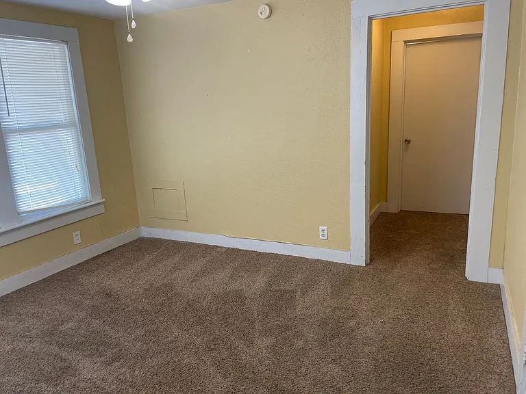 421 Kirkwood St — Photo 17