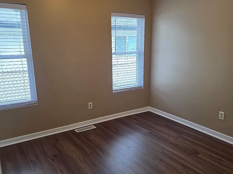 910 Hendricks St — Photo 11