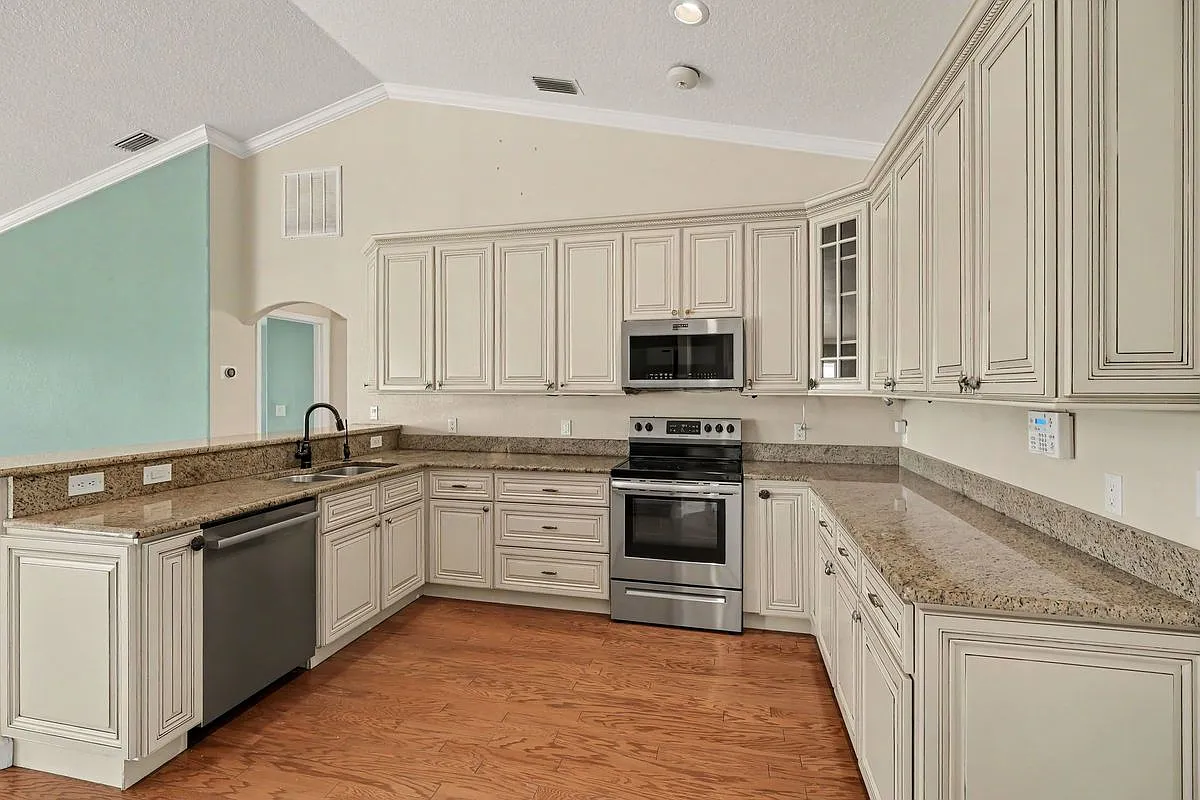 3 bed, 2.0 bath, 1933 sqft, $3,500 — Photo 4