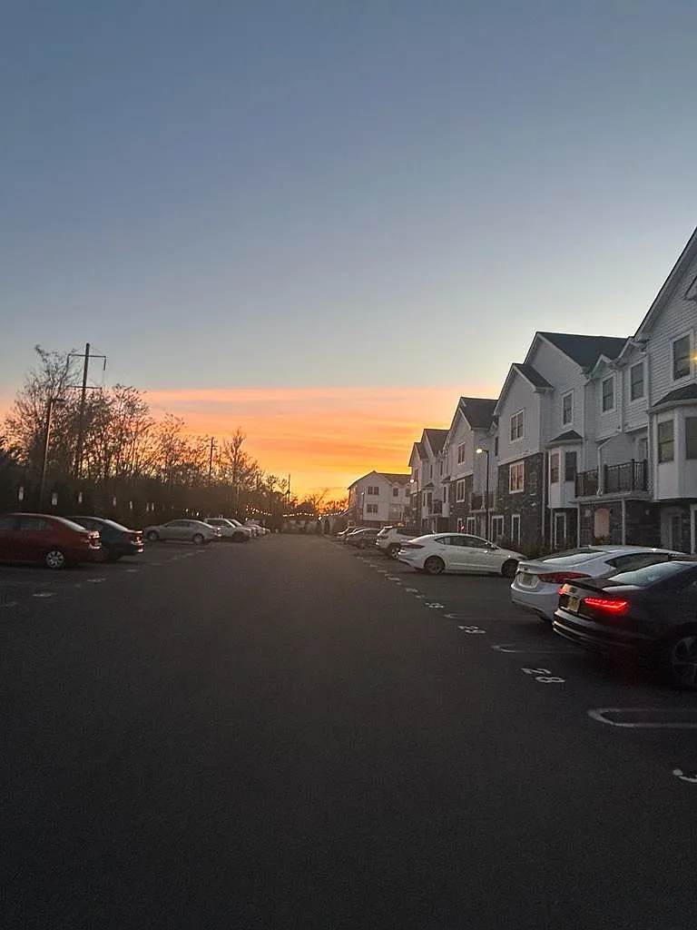 2 bed, 1428 sqft, $2,700 — Photo 3