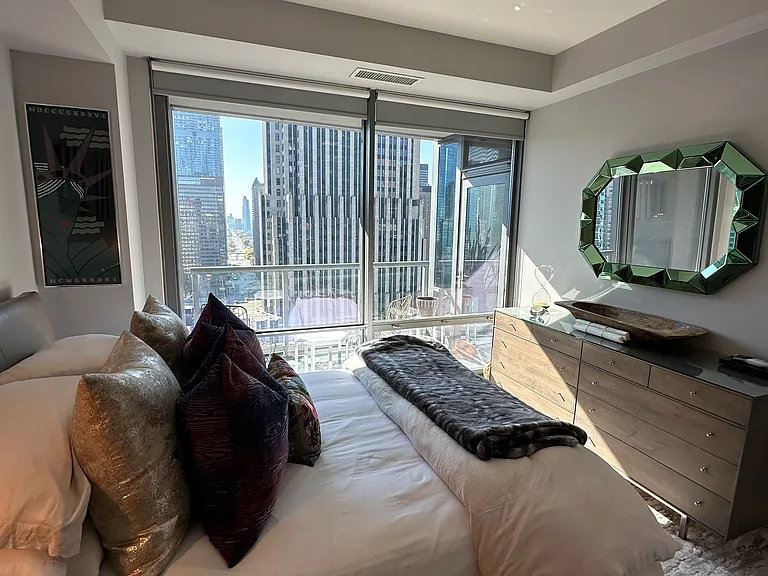 Master bedroom - fits a queen or king bed!