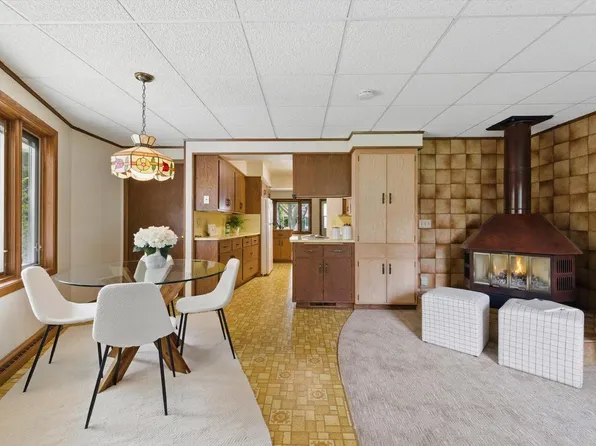 7022 North Navajo AVENUE, Glendale, WI 53217