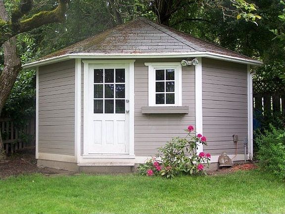 Small studio with power.