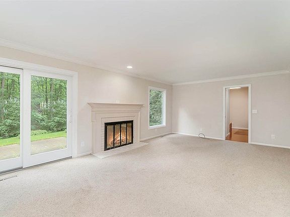 5th image of 616 Nakoma Dr